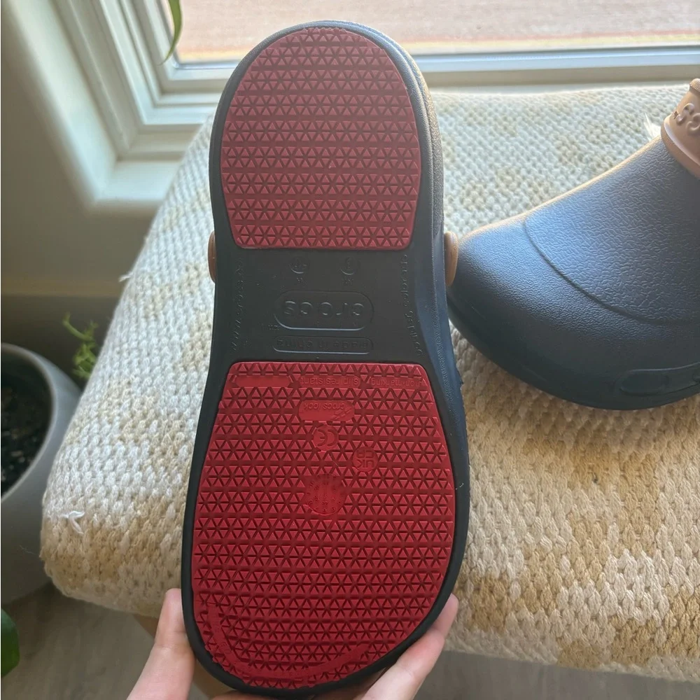 NWT Bistro Crocs Unisex Clog - Picture 6 of 9